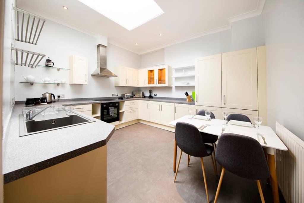 Clifton Spacious 3 Bed Apt & Parking - Simplycheckin Bristol Exterior photo